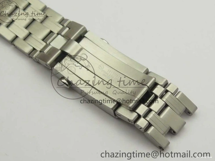 0510 Seamaster 300M Chronometer SS “007” Limited Edition OMF 1:1 Best Edition on SS Bracelet A2824 (Black Balance Wheel) V Seasonal 7952